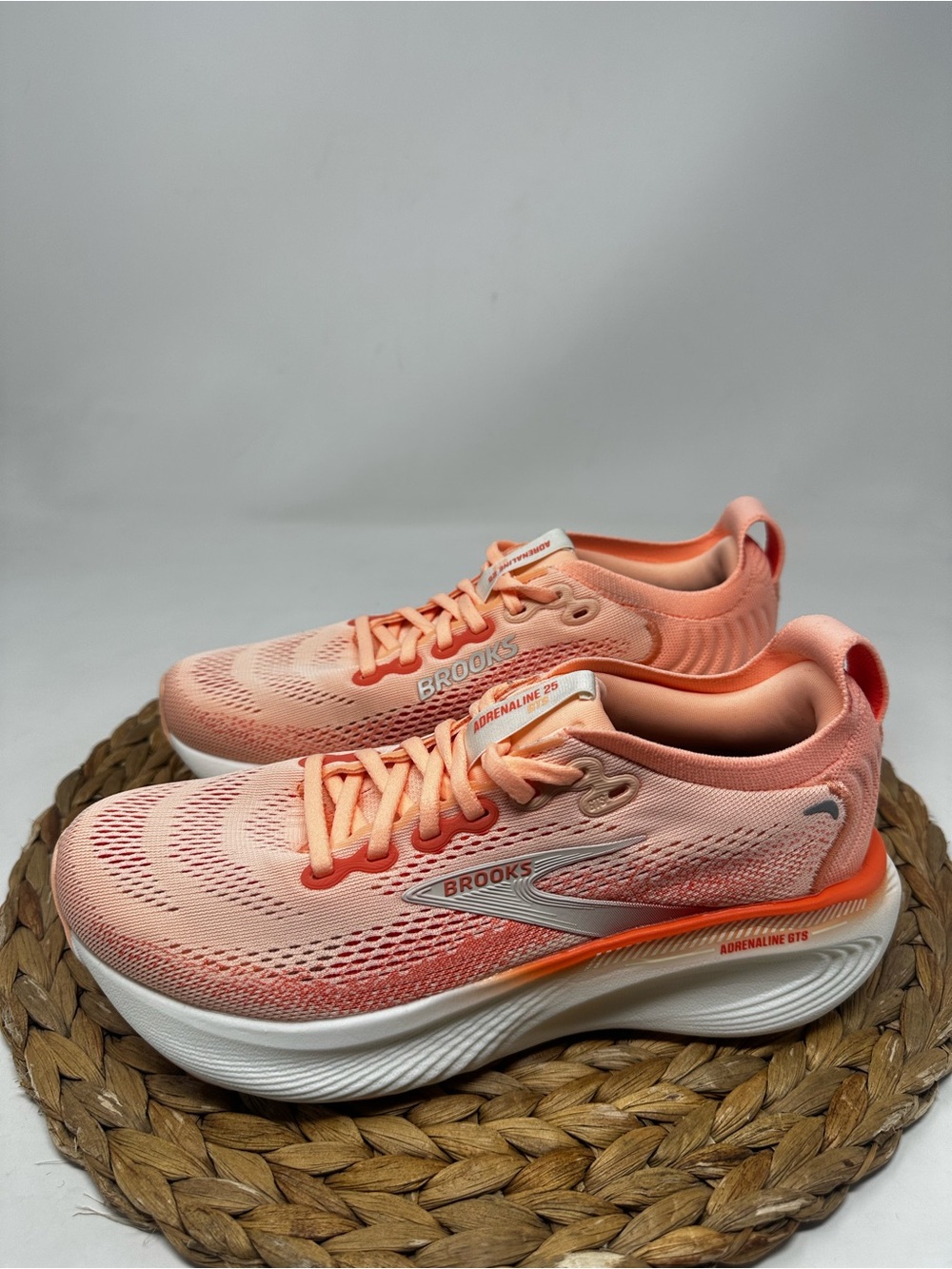 BROOKS Adrenaline GTS 25 Running Shoes Peach Echo Coconut Size 6.5 Women's - Picture 4 of 9